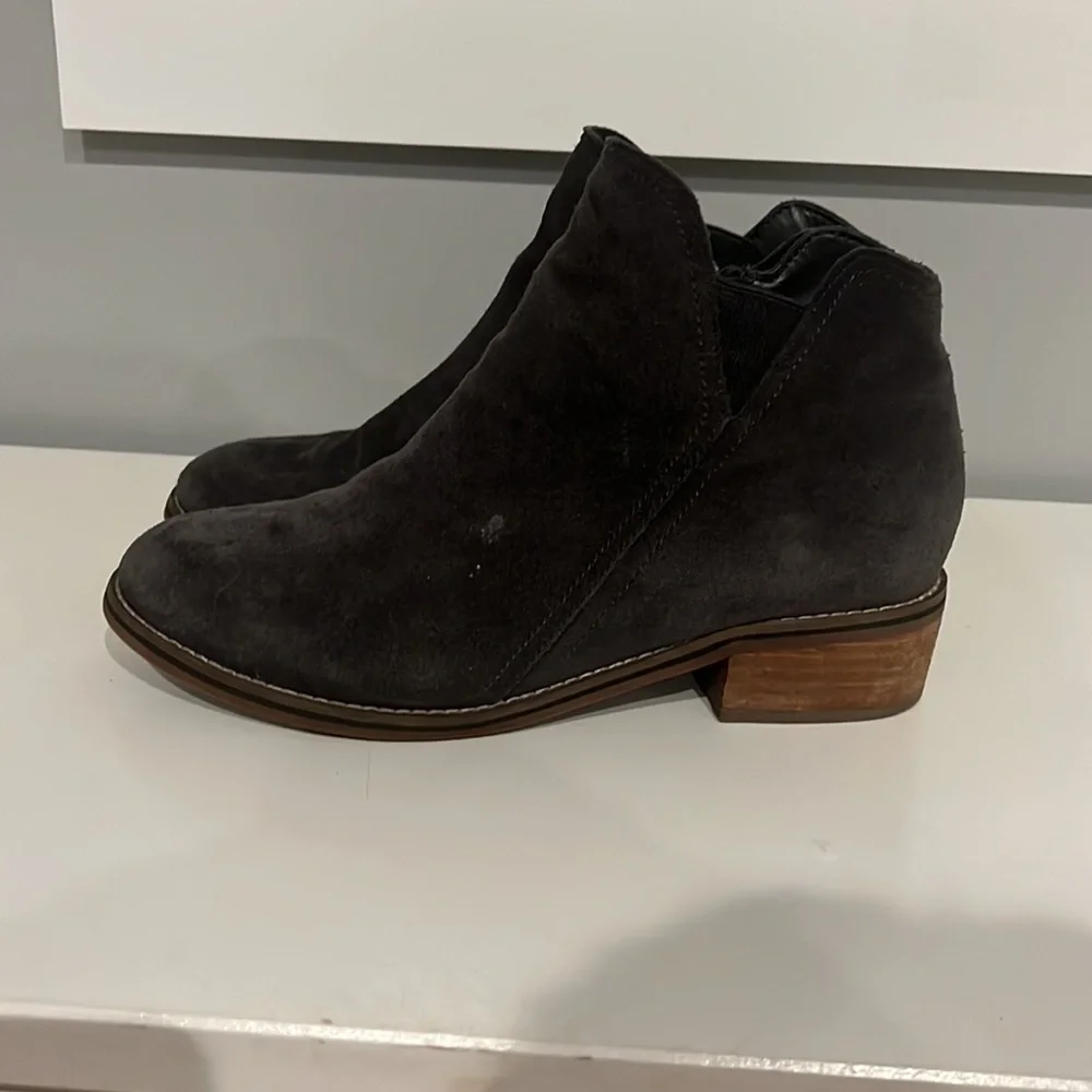 Blondo Waterproof Booties - Picture 4 of 8